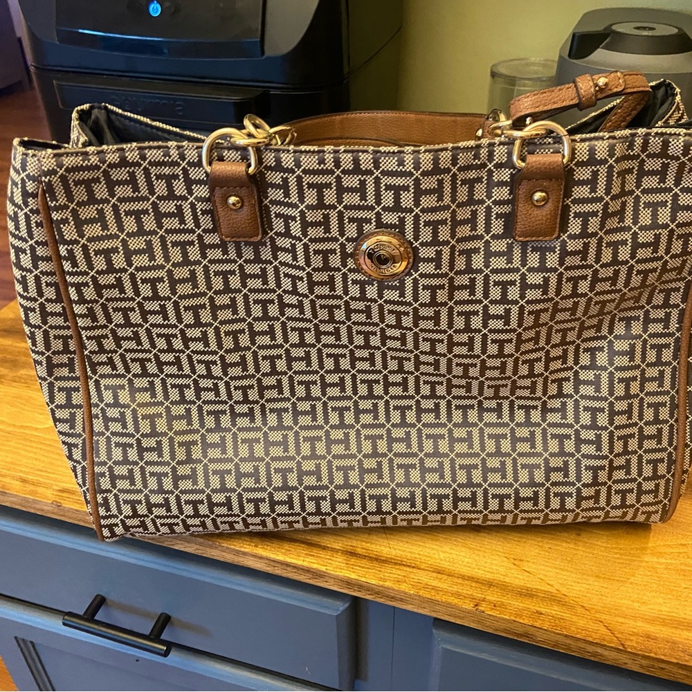 Tommy Hilfiger Tote with Pouch